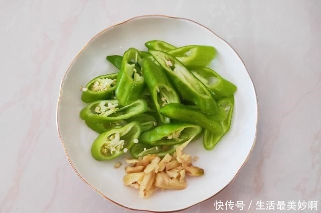 鱿鱼须炒|这东西25块钱一斤，比鱼鲜，比肉还贵，简单一炒比肉还香！