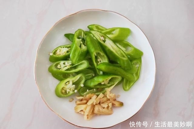 鱿鱼须炒|这东西25块钱一斤,比鱼鲜,比肉还贵,简单一炒比肉还香!