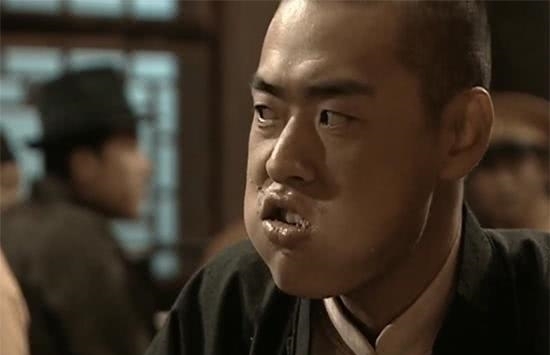 狼吞虎咽|新老亮剑魏和尚吃鸡对比:一个狼吞虎咽猛如虎,一个如同大家闺秀