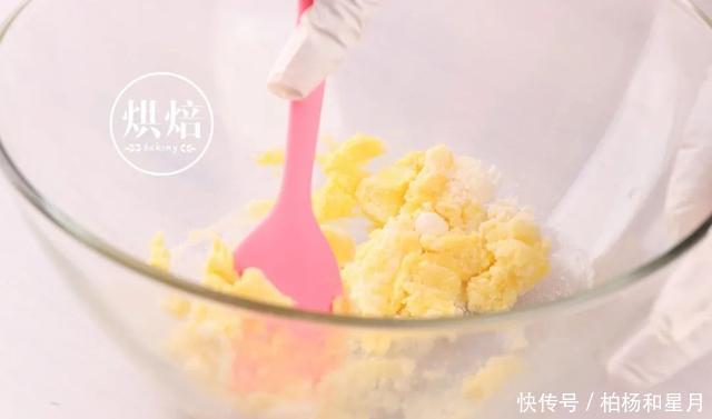 宝宝|爱吃玉米的宝宝都在收藏 无需打发 搅拌即烤的玉米酥粒蛋糕