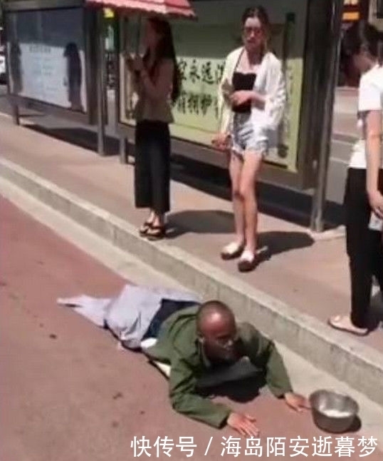 揭穿|公交车站台爬来了一名乞丐，女子看出端疑，当场揭穿乞丐的骗局！