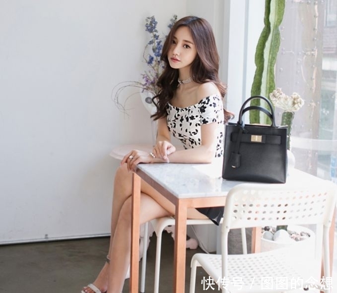 情调|精致典雅的紧身裙美女,富有时尚情调,回头率特别高