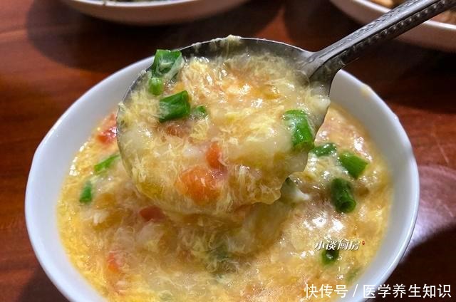 口感|做疙瘩汤时,学会这一个妙招,做出来疙瘩颗粒均匀,口感好
