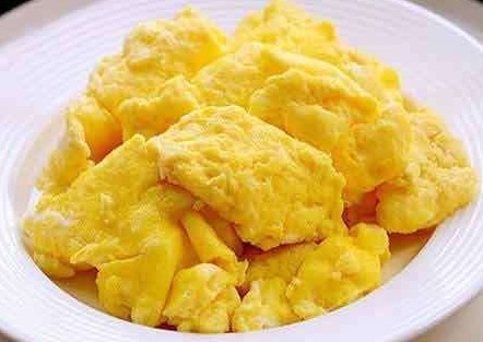 滑口|鸡蛋这样炒,一滴油也不要,清香鲜嫩滑口,端上桌几下就抢光