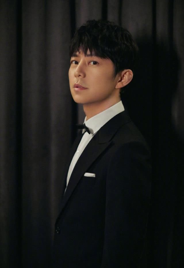  粉丝|何老师综艺节目中内函肖战粉丝举行恶性事件19数万人网络投票遏制肖战回归综艺节目