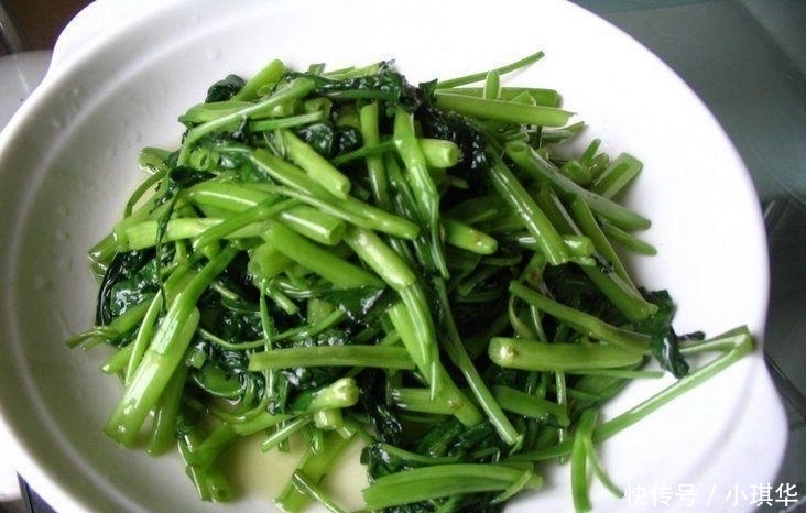  清脆|40年大厨: 炒空心菜时, 多加这一味! 清脆爽口, 菜叶不变黑