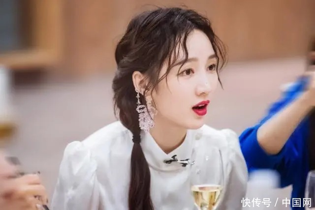  在线|意难平！孟佳颜值在线唱跳俱佳，出道十年却偏偏差点运气