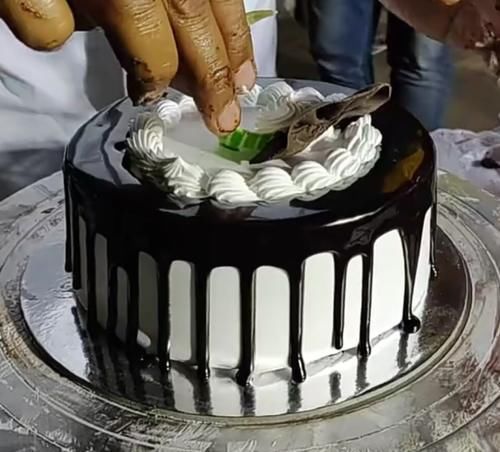 生意|印度街边的露天蛋糕房,老板娘手艺太好,没有店面一样生意火爆