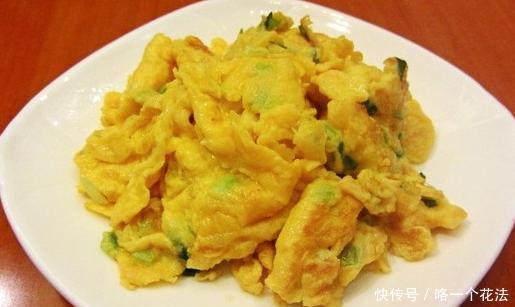  翻倍|炒鸡蛋时，最忌直接下锅，加上这一步，鸡蛋鲜嫩可口，美味翻倍！