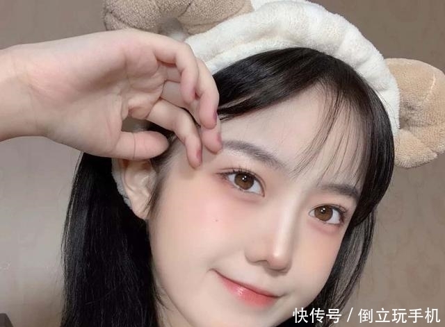  眉峰|“一字眉”不受宠了，今年流行的是“漫画眉”，明星潮人都在画