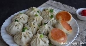 简单|两分钟学会生煎包的做法，简单易学，皮软底脆，咸香多汁