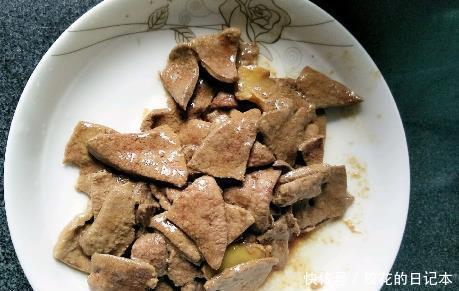  下锅|炒猪肝，别直接下锅炒，教你1招技巧，猪肝滑嫩入味，无腥味