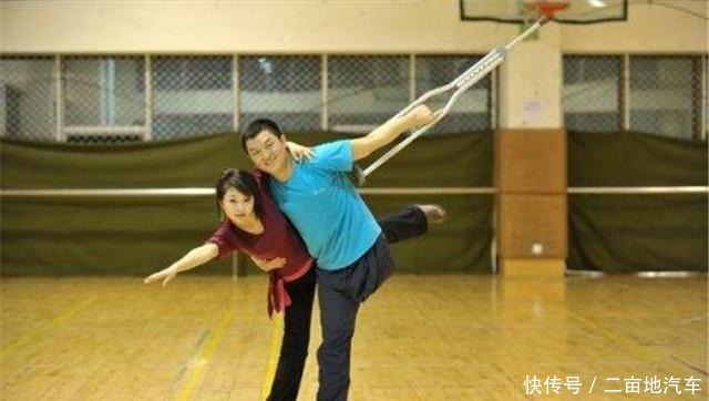 汶川|汶川地震失去双腿和女儿,丈夫出轨离婚,如今又顽强地“站”了起来