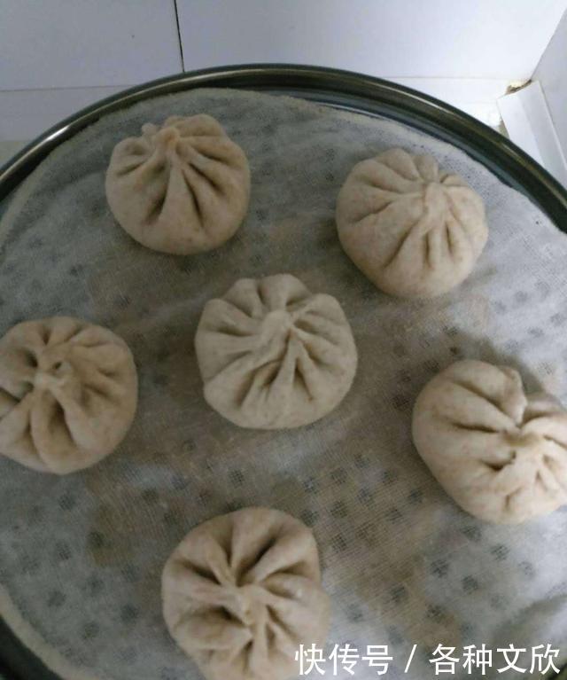胡萝卜|全麦鸡肉包,用粗粮做的肉馅包子,吃起来味道就是不一样