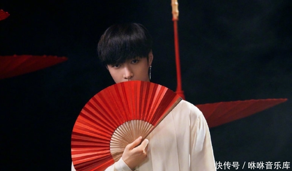 争相|张艺兴新曲《玉》出圈,被环球与韩网争相推荐,他的优秀值得看到