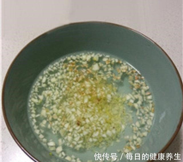 蒜泥|蒜泥饺子皮,教你一招,做法简单,香的不得了!