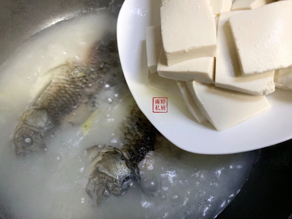 鱼汤|不管炖什么鱼,都不要加这“2种调味料”,做不对鱼汤又腥又难喝