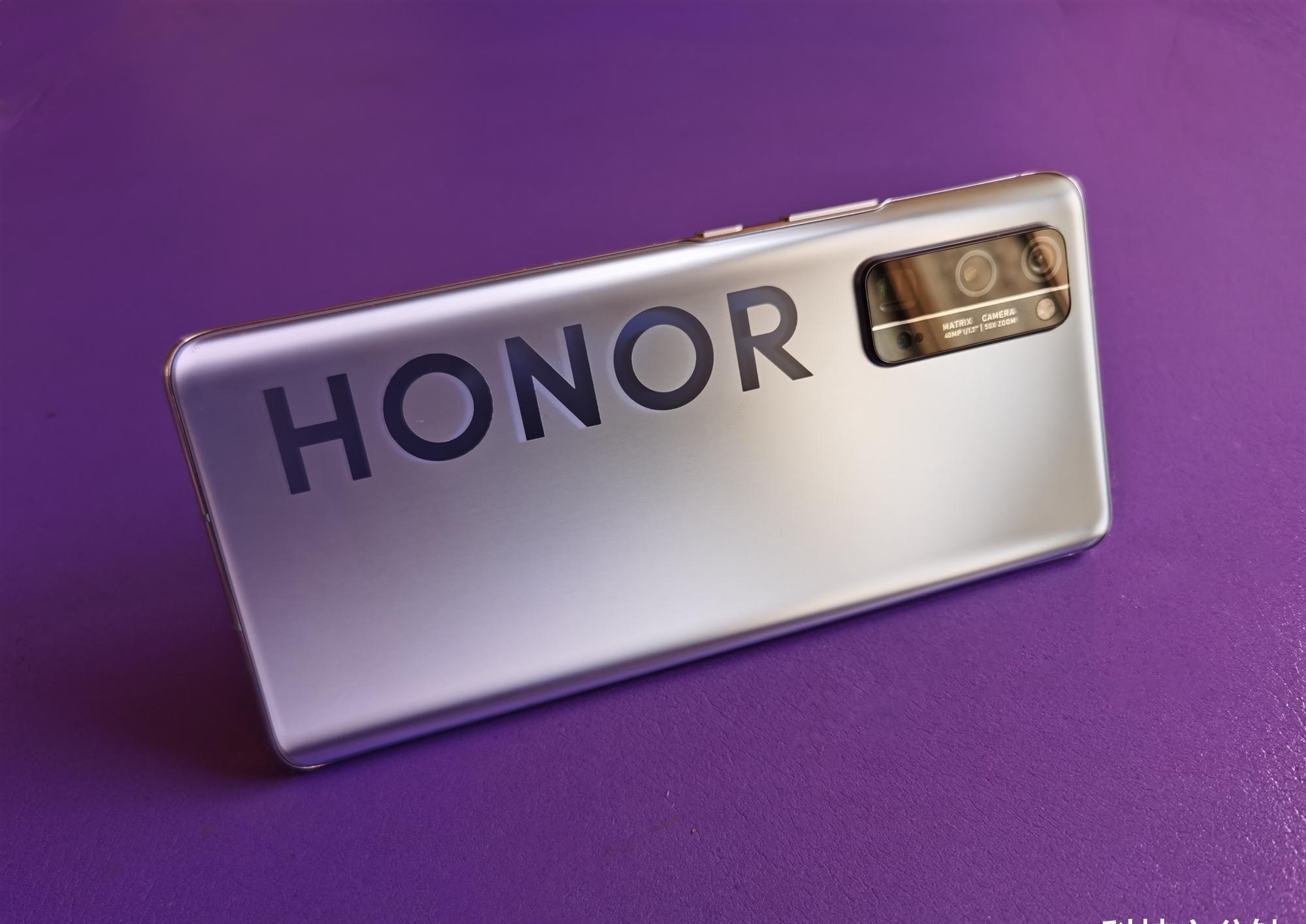  性价比|荣耀彻底发飙，麒麟990跌至清仓价，128GB+40W快充，性价比旗舰