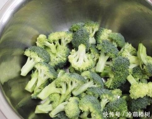 翠绿|吃西兰花不要再焯水,只需这一招,颜色翠绿,味道爽脆,营养好吃