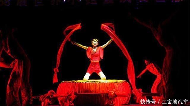 汶川|汶川地震失去双腿和女儿,丈夫出轨离婚,如今又顽强地“站”了起来