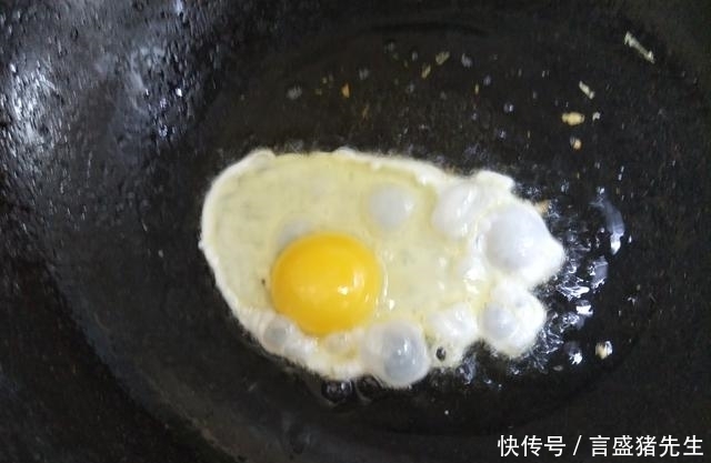 把豆腐|豆腐鸡蛋新吃法，鲜香入味，隔三差五做给家人吃，营养好吃人人夸