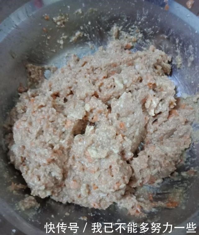 上桌|秋天,这菜好便宜,将它做成丸子,鲜香美味,上桌瞬间扫光