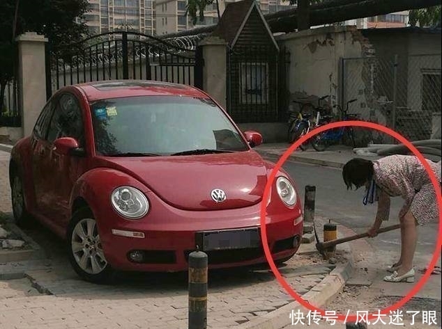 图片|搞笑图片幽默段子笑话：哈哈哈，大姐你干嘛呢，破坏公物啊