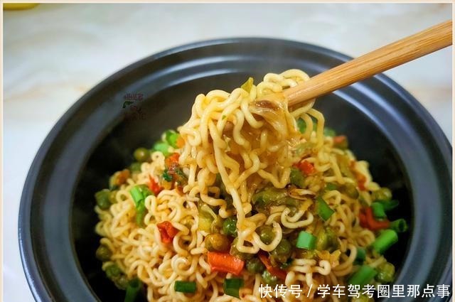 好吃|上班后,4元一桶的方便面别泡了,只要多加1步,比热干面好吃