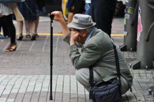 安倍|短短1年日本少了50万人,安倍也无能为力,专家:这只是个开始