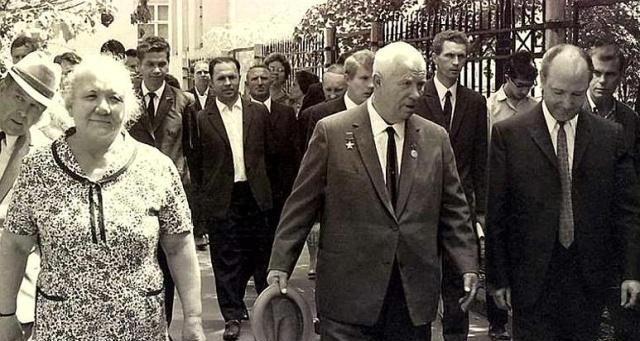 格局|同样是儿子被俘虏，斯大林和赫鲁晓夫不同做法，体现两人的格局