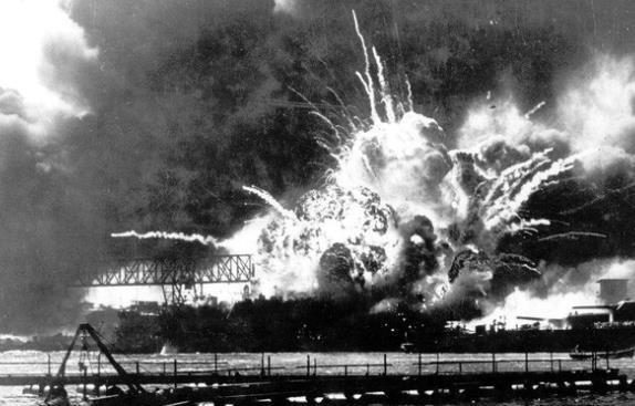 美军|美军自认为所向无敌,深入16级台风中心,几乎让整支舰队覆没