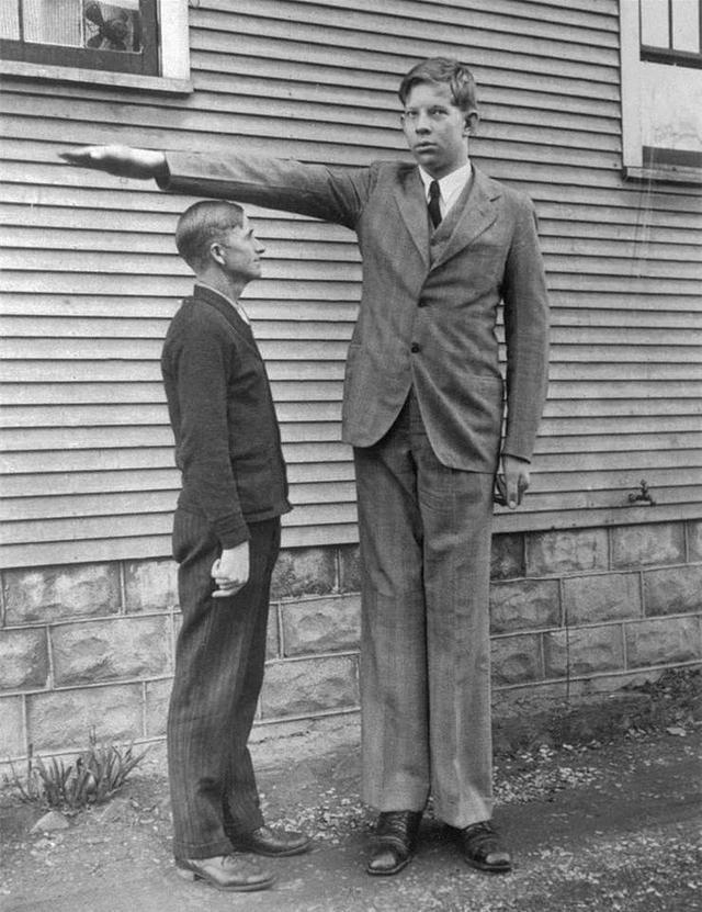  巨人|世界第一巨人，去世后被装入500公斤的水泥棺，4万人为其送葬