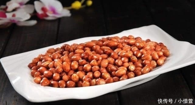 说漏嘴|大厨说漏嘴 炒花生米时, 多加一个步骤, 炒出的花生米又香又脆