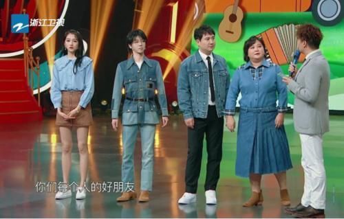  避嫌|《王牌5》节目组主动“避嫌”，节目开场时，王牌家族的站姿引争议