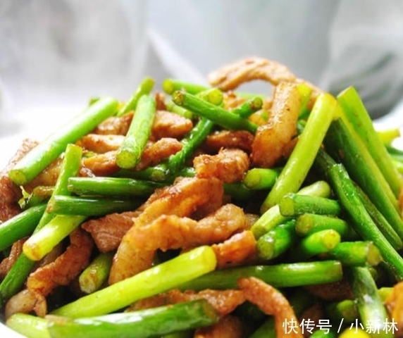 大人|经典家常菜,蒜苔炒肉最简单的做法,营养又美味,大人孩子都爱吃