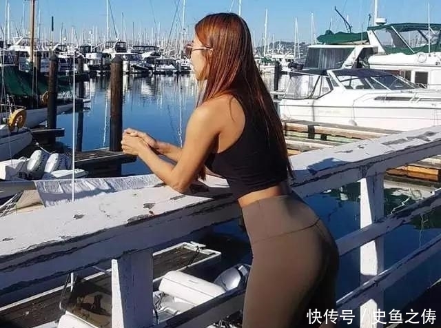  夏季|夏季女生穿紧身打底裤，展现优美身姿，女人味十足！