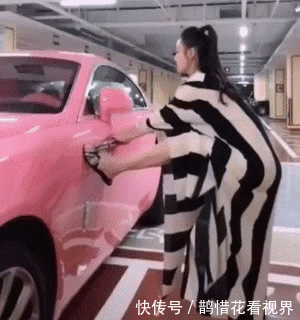 裤子|妹子,出门忙着去哪,也不检查一下衣服,你那裤子没谁了