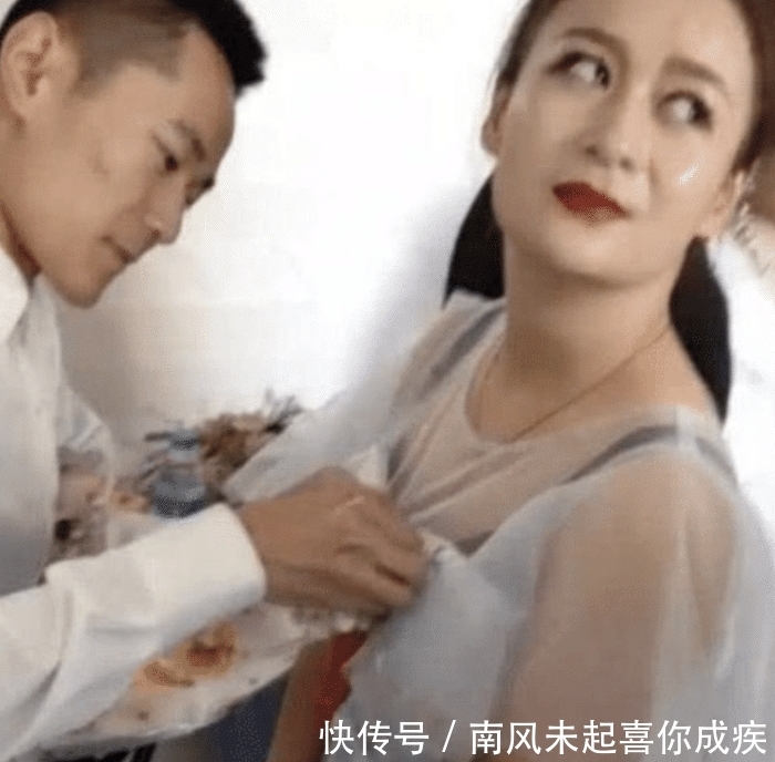 小哥哥|抖音这个“伴郎”火了,给伴娘戴胸花的那刻,伴娘表情实力抢镜