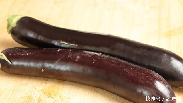  油腻|无论怎么炒茄子，都不要先放油，搞错了茄子难吃又油腻