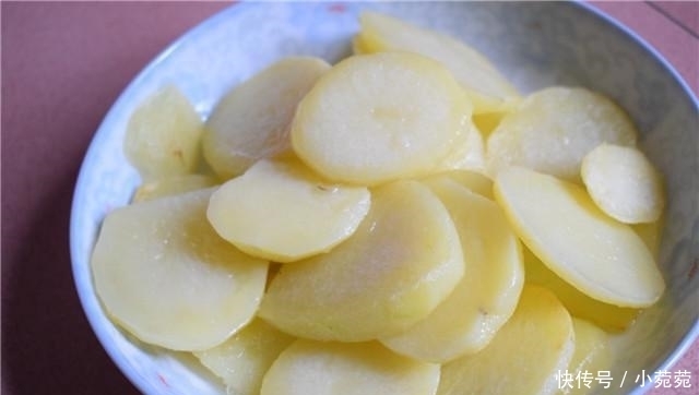 农村|第一次带男友回农村老家,妈妈亲手准备一顿饭,男友却一口没吃