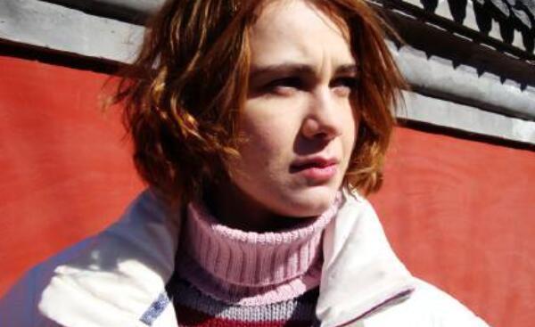  与众不同|她出生就有四条腿，爹妈用她来赚钱养家，死后墓地与众不同