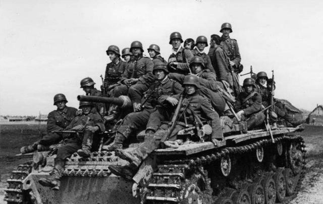 狂飙|一个德国小兵的疑惑:一路狂飙突进来到莫斯科城下,为何攻不进去