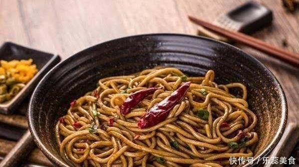 热干面|中国“争议最大”的4碗面,当地人爱到天天吃,外地人却难以接受