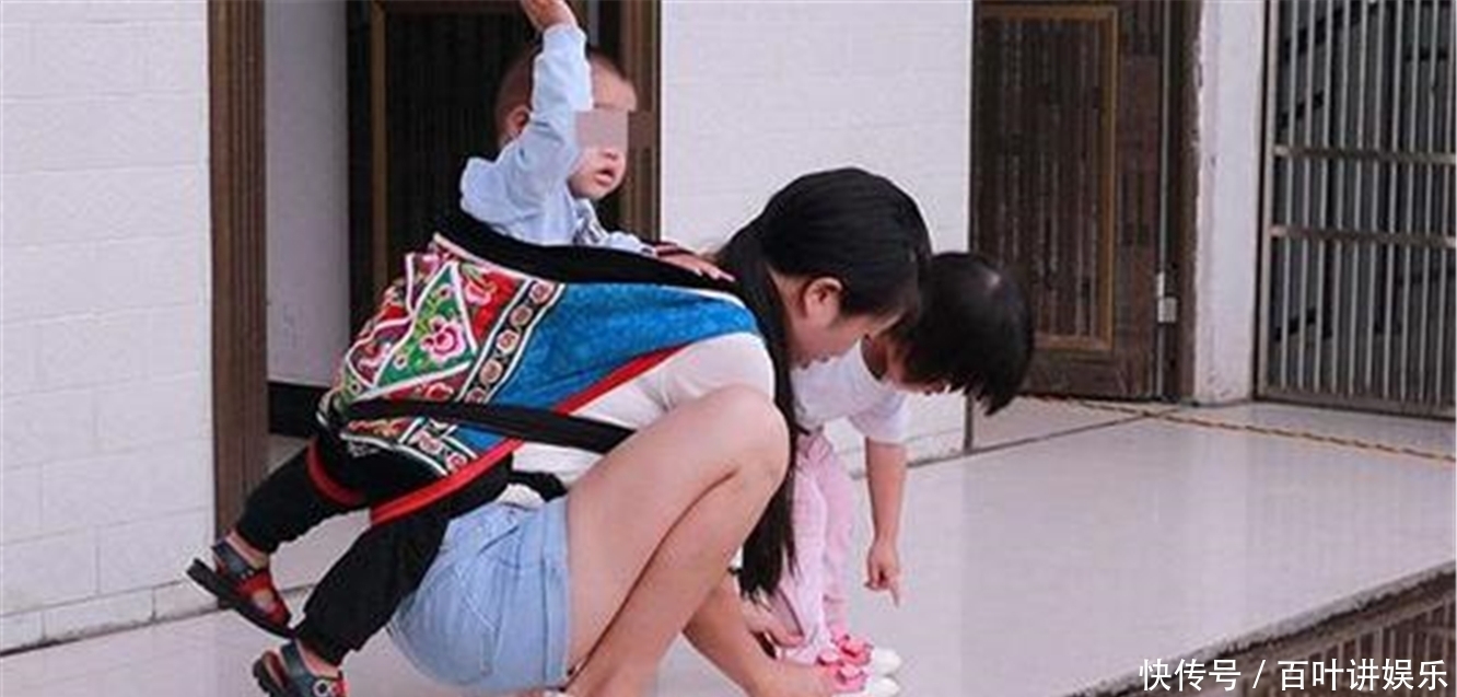 低下|家长带着孩子在地铁上小便，网友评论素质低下：纸尿裤买不起吗？