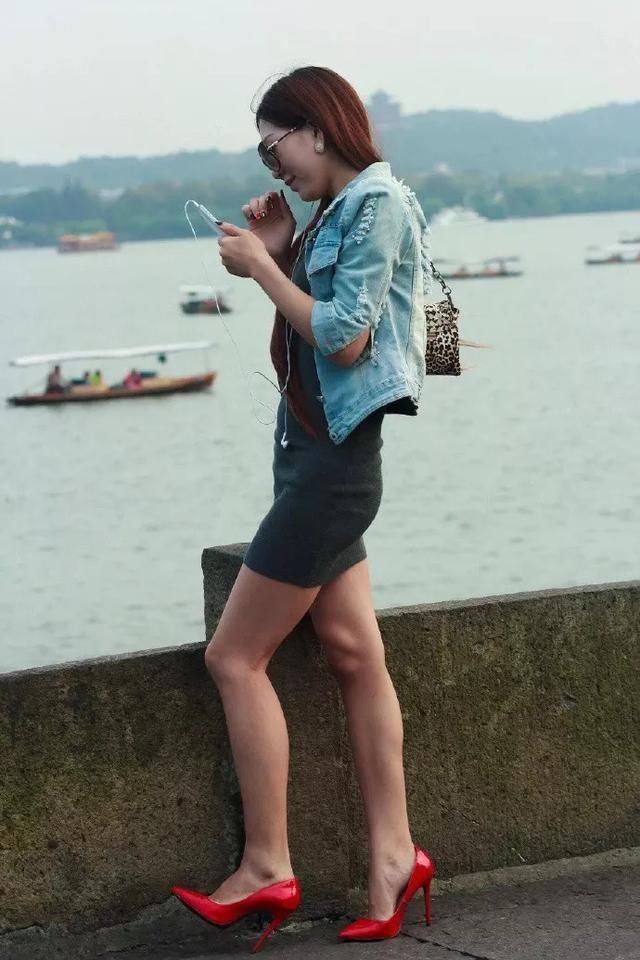 高跟鞋|女生穿上高跟鞋,气质典雅更美丽