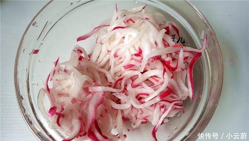 简单|萝卜最好吃的做法,简单快手,脆嫩爽口,麻辣开胃,好吃又下饭