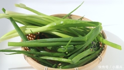  粗粮|不用早起也能吃到，粗粮发面早餐饼，加点菜叶如此煎，味道真是好