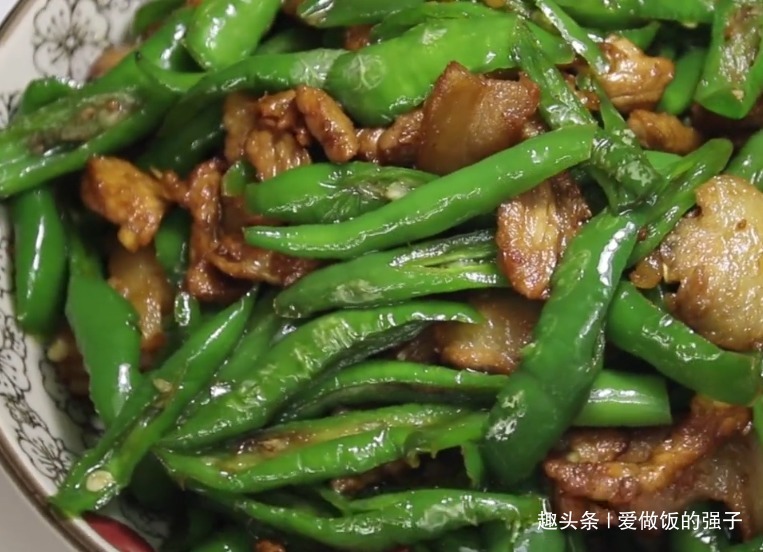  口感|辣椒炒肉有诀窍，大厨教你做香辣爽口，口感脆嫩比饭店卖的还好吃