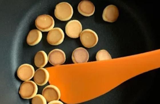 在家|在家自制奶油鸡蛋小饼干,不用烤箱不用油,一口平底锅轻松搞定!