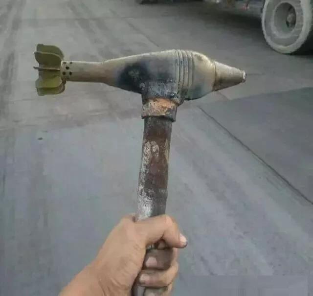 锤子|真险！村民用手榴弹当锤子两年险些引爆，这神器哪来的